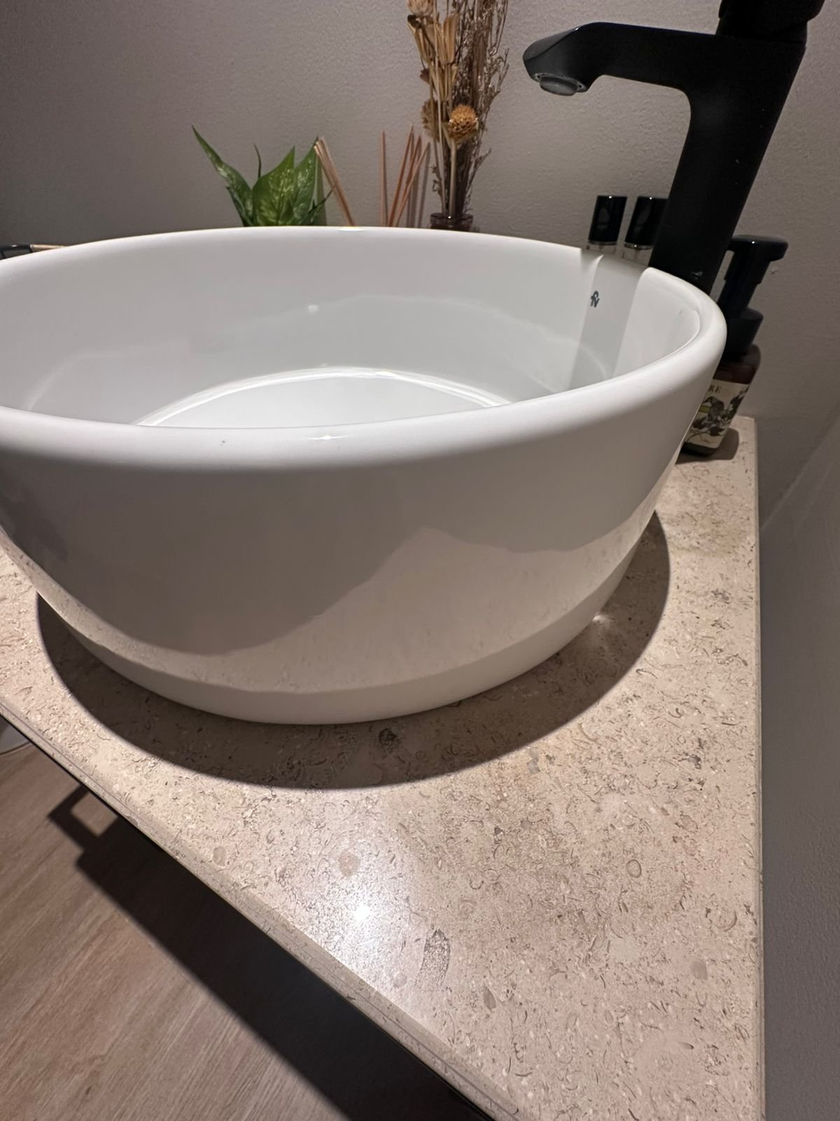 Detalle mármol en baño